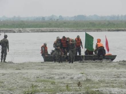 असम में बाढ़ की गंभीर स्थिति को देखते हुए बचाव कार्यों के लिए सेना पूरी तरह तैयार