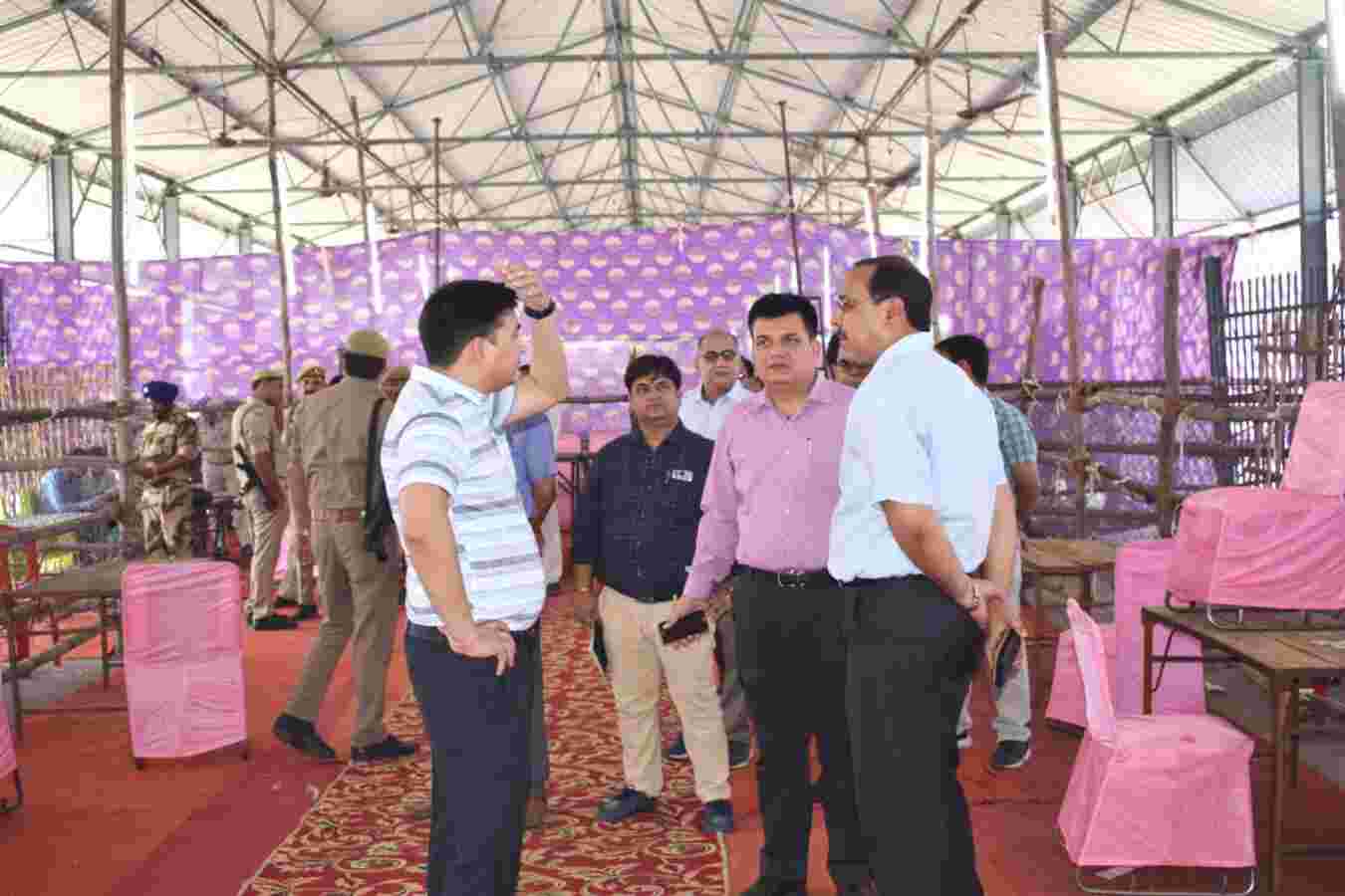 डीएम ने अधिकारियों सहित किया मतगणना स्थल का निरीक्षण