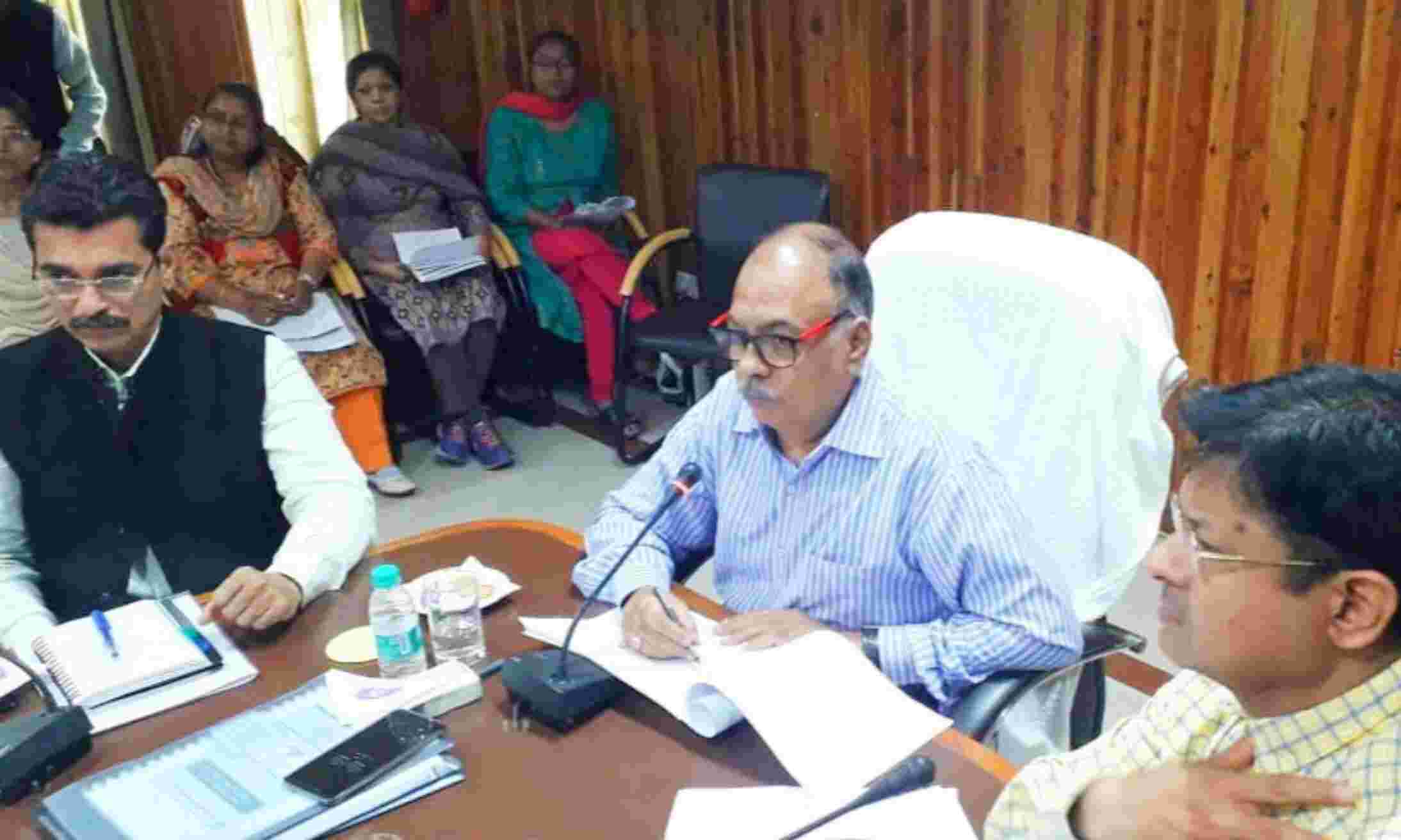 ओवर रेटिंग और अवैध शराब बेचने वालों पर कसा शिकंजा