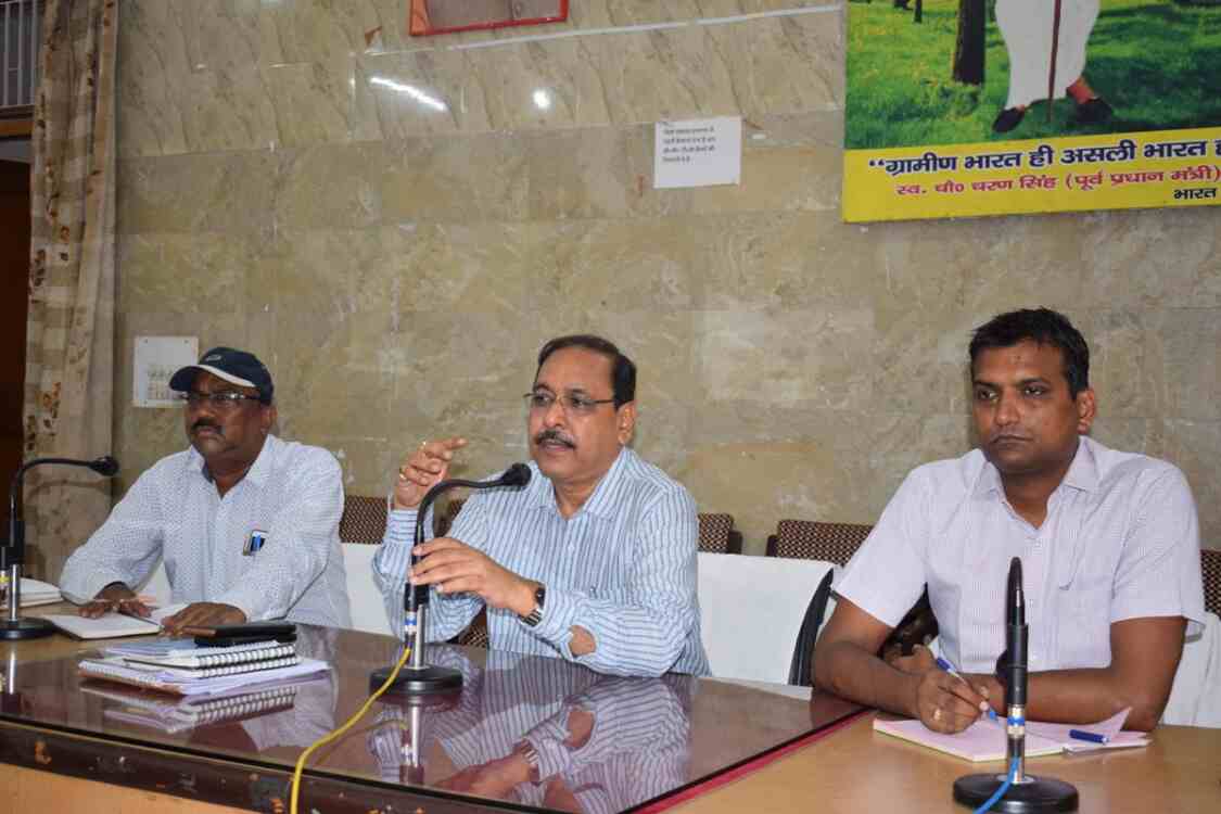 इस बार कांवड यात्रा को कुम्भ के पैटर्न पर कराने की तैयारी, डीएम ने की समीक्षा