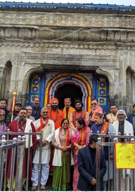 उत्तराखण्ड राज्यपाल और मुख्यमंत्री ने केदारधाम मंदिर के दर्शन कर स्वामी विवेकानन्द धमार्थ चिकित्सालय का लोकार्पण किया