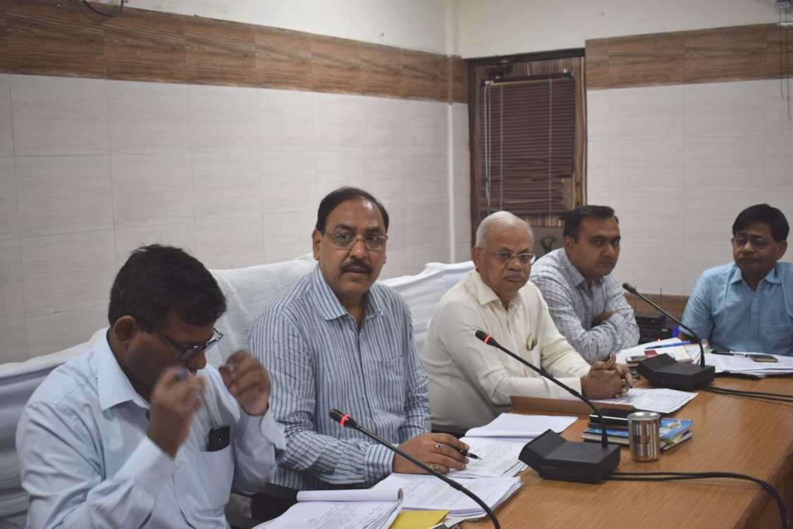 डीएम ने की मुख्यमंत्री के सम्भावित दौरे के मददेनजर विकास कार्यो की समीक्षा, कहा- शिथिलता बर्दाश्त नहीं डीएम ने की मुख्यमंत्री के सम्भावित दौरे के मददेनजर विकास कार्यो की समीक्षा, कहा- शिथिलता बर्दाश्त नहीं