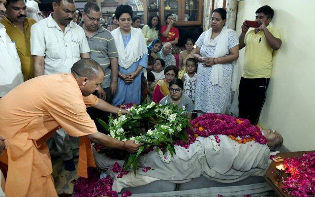 सीएम योगी ने क्रैश विमान ए0एन0-32 में दिवंगत वायु सेनाकर्मी पूताली को दी श्रद्धांजलि