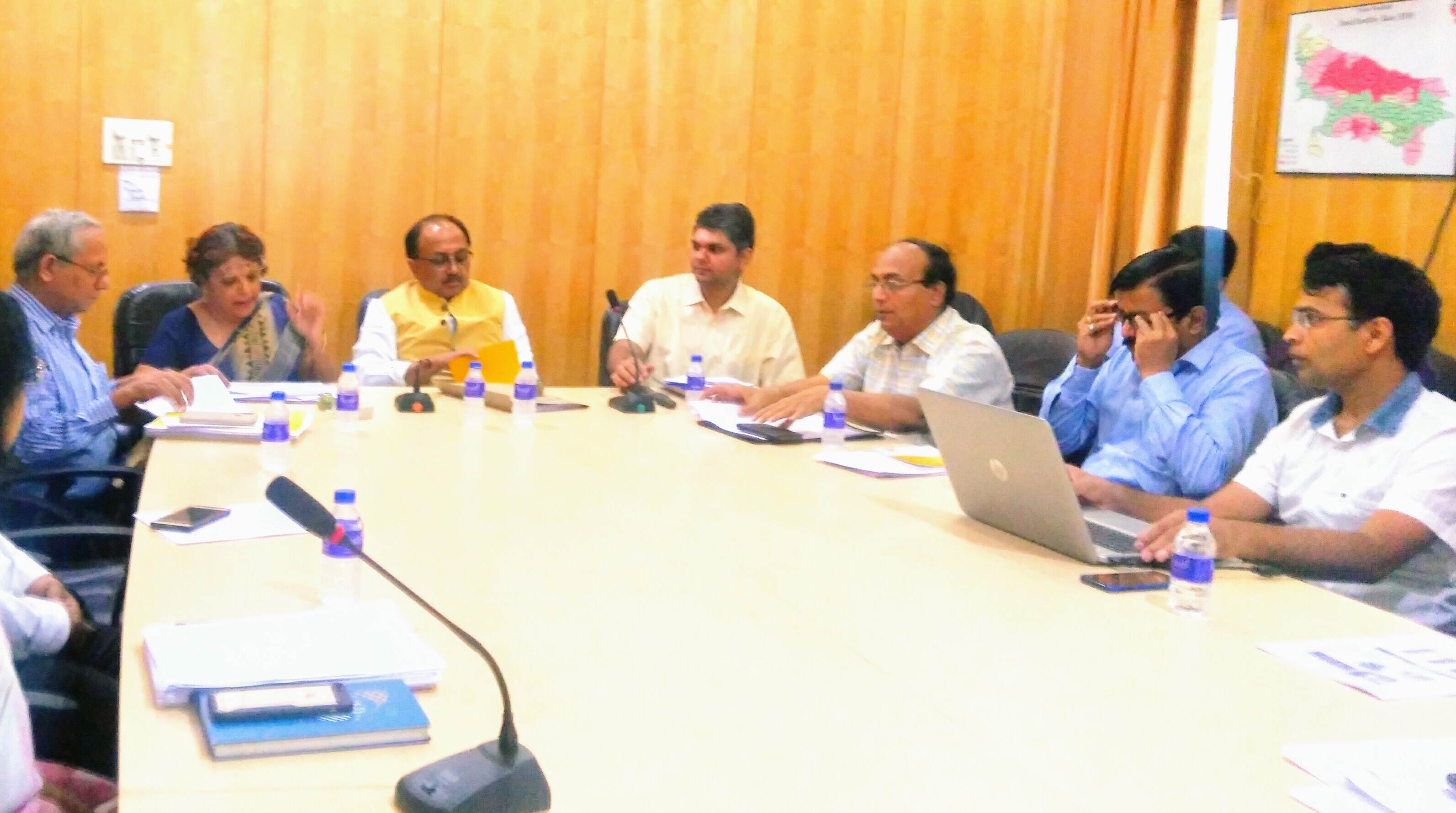 अधिकारी निर्भय होकर अपनी समस्याओं को उच्च स्तर पर प्रस्तुत करें - सिद्धार्थ नाथ सिंह अधिकारी निर्भय होकर अपनी समस्याओं को उच्च स्तर पर प्रस्तुत करें - सिद्धार्थ नाथ सिंह