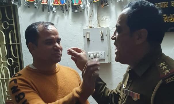 आईपीएस अभिषेक का अभियान- एसआई दीपक ने मनाया जीवन का पहला बर्थ डे आईपीएस अभिषेक का अभियान- एसआई दीपक ने मनाया जीवन का पहला बर्थ डे