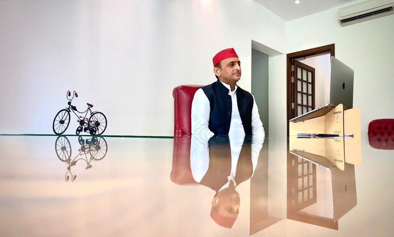 सप्ताह में सिर्फ चार दिन बुलाएं कर्मचारियों को: अखिलेश यादव सप्ताह में सिर्फ चार दिन बुलाएं कर्मचारियों को: अखिलेश यादव