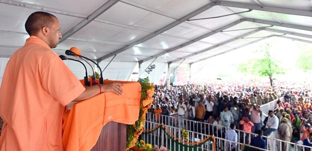 राज्य सरकार बिना भेद-भाव के गरीब व पिछड़े लोगों के उत्थान के लिए हर सम्भव कार्य कर रही है : योगी आदित्यनाथ
