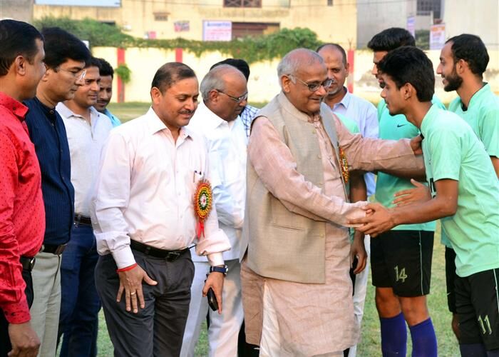 पं0 दीनदयाल उपाध्याय राज्यस्तरीय फुटबाल प्रतियोगिता की शुरूआत