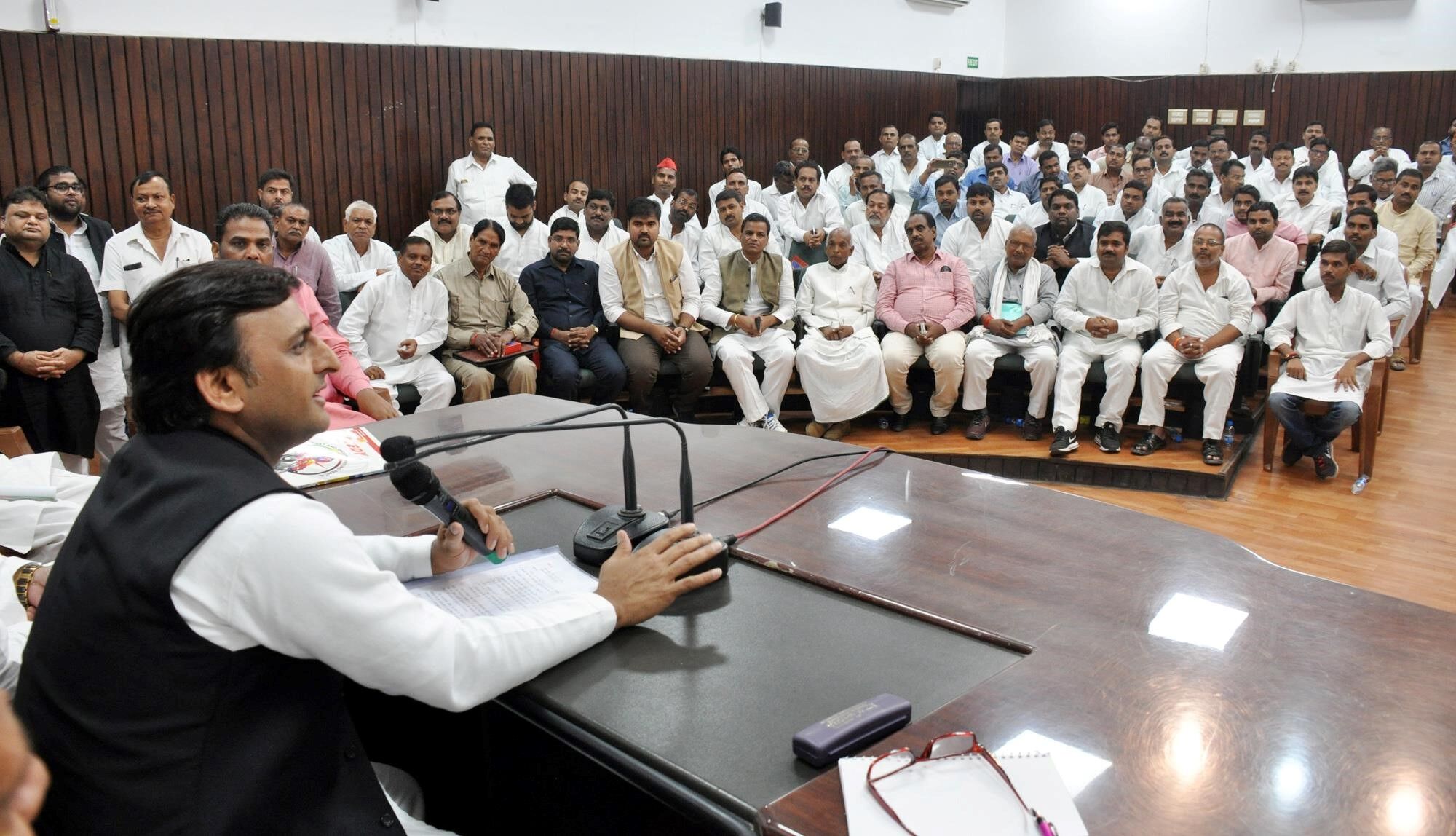 समाजवादी पार्टी के राष्ट्रीय अध्यक्ष  अखिलेश यादव ने प्रदेशवासियों को दीपावली की दी बधाई