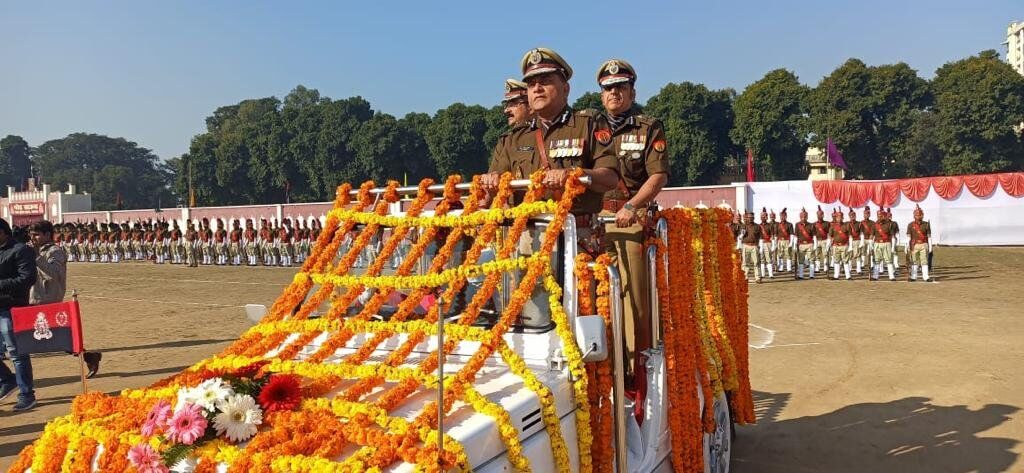 उत्तर प्रदेश डीजीपी ओपी सिंह की सेवानिवृत्ति के परिप्रेक्ष्य में रैतिक परेड