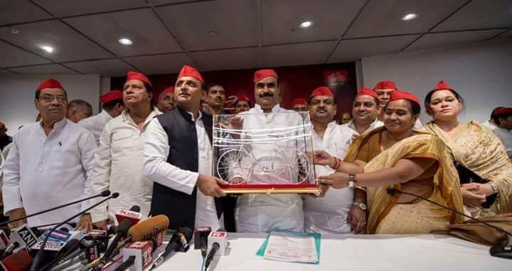 पूर्व विधायक लोकदल नेता मिथलेश पाल समाजवादी पार्टी मे शामिल