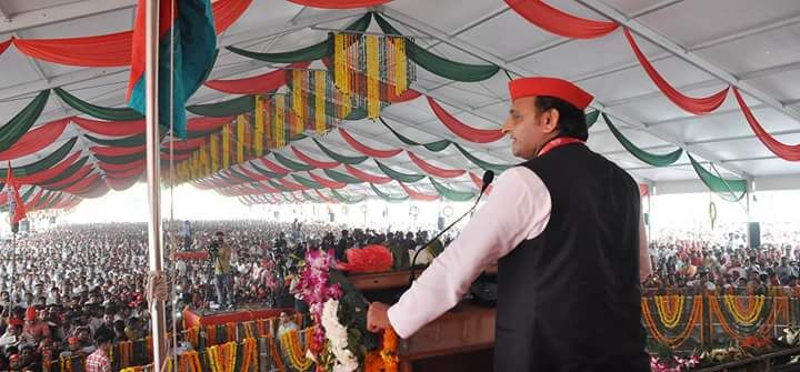 रंग बदलने से विकास नहीं होता है, विकास होने से ही राज्य का रंग बदलता है : अखिलेश यादव