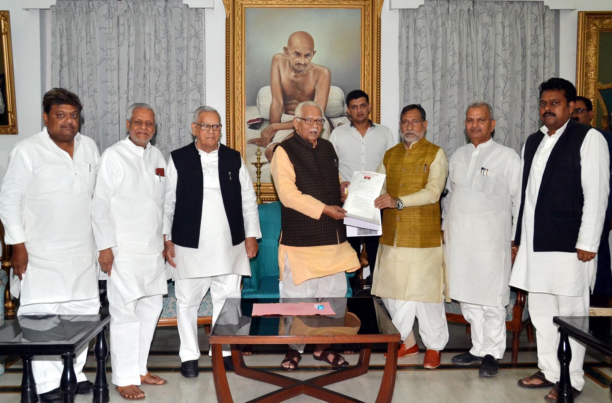 समाजवादी पार्टी ने राज्यपाल को आंगनबाड़ी कार्यकत्रियों पर  लाठीचार्ज प्रकरण में दिया ज्ञापन