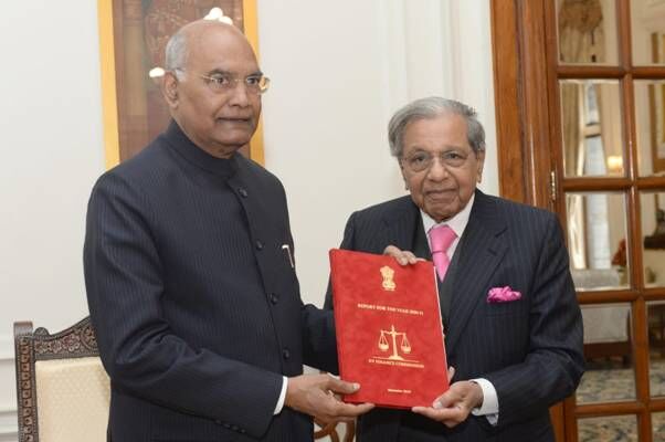 पंद्रहवें वित्त आयोग ने 2020-21 के लिए अपनी रिपोर्ट राष्ट्रपति रामनाथ कोविंद को सौंपी पंद्रहवें वित्त आयोग ने 2020-21 के लिए अपनी रिपोर्ट राष्ट्रपति रामनाथ कोविंद को सौंपी