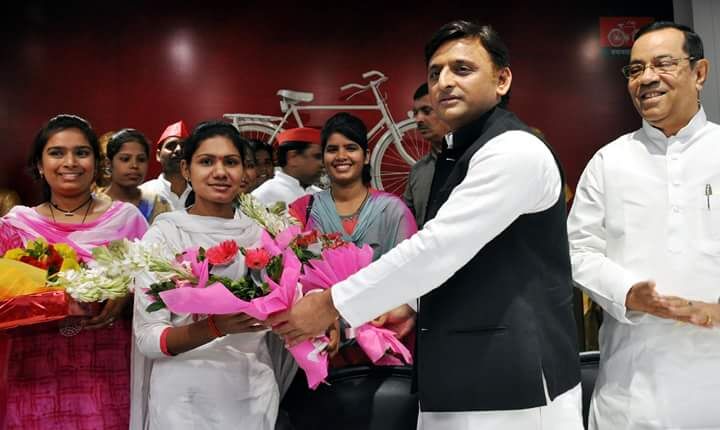 समाजवादी पार्टी महिलाओं की सामाजिक -आर्थिक तरक्की को प्राथमिकता में रखती है : अखिलेश यादव