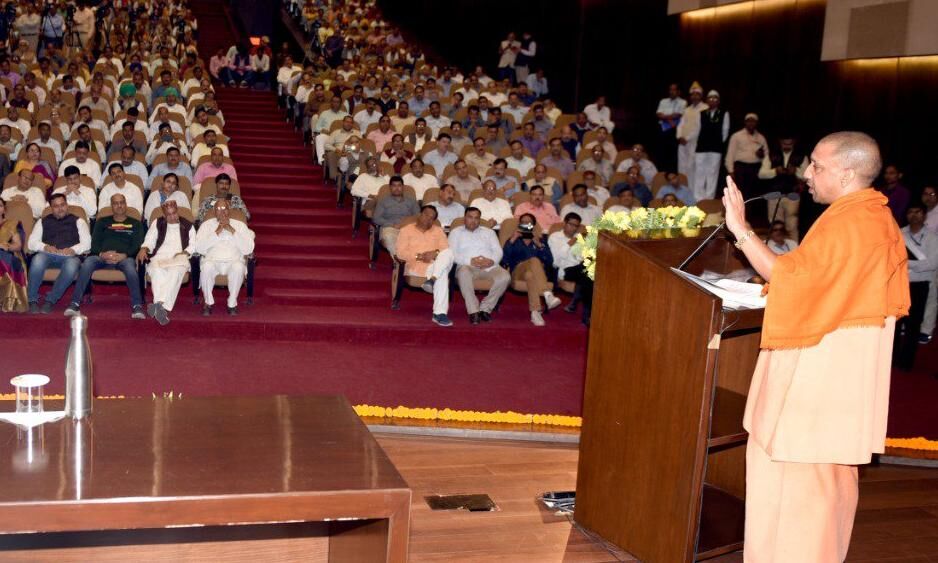 मुख्यमंत्री ने गम्भीर बीमारियों से ग्रसित 701 व्यक्तियों को आर्थिक सहायता प्रदान की मुख्यमंत्री ने गम्भीर बीमारियों से ग्रसित 701 व्यक्तियों को आर्थिक सहायता प्रदान की