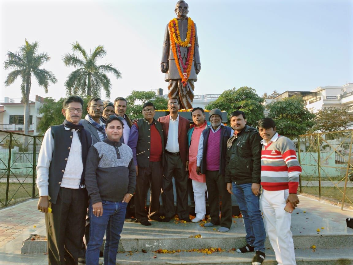 लखनऊ में सविता समाज ने मनाया जननायक कर्पूरी ठाकुर का जन्म दिवस