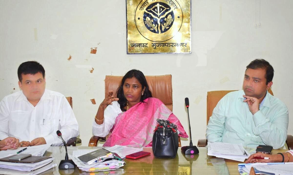 बीमा कम्पनियां किसानों को मुख्यमंत्री किसान एवं सर्वहित बीमा योजना का लाभ देना सुनिश्चत करें : जिलाधिकारी बीमा कम्पनियां किसानों को मुख्यमंत्री किसान एवं सर्वहित बीमा योजना का लाभ देना सुनिश्चत करें : जिलाधिकारी