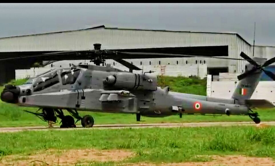 इंडियन एयरफोर्स की ताकत में इजाफा शामिल हुए 8 अपाचे हेलीकॉप्टर इंडियन एयरफोर्स की ताकत में इजाफा शामिल हुए 8 अपाचे हेलीकॉप्टर