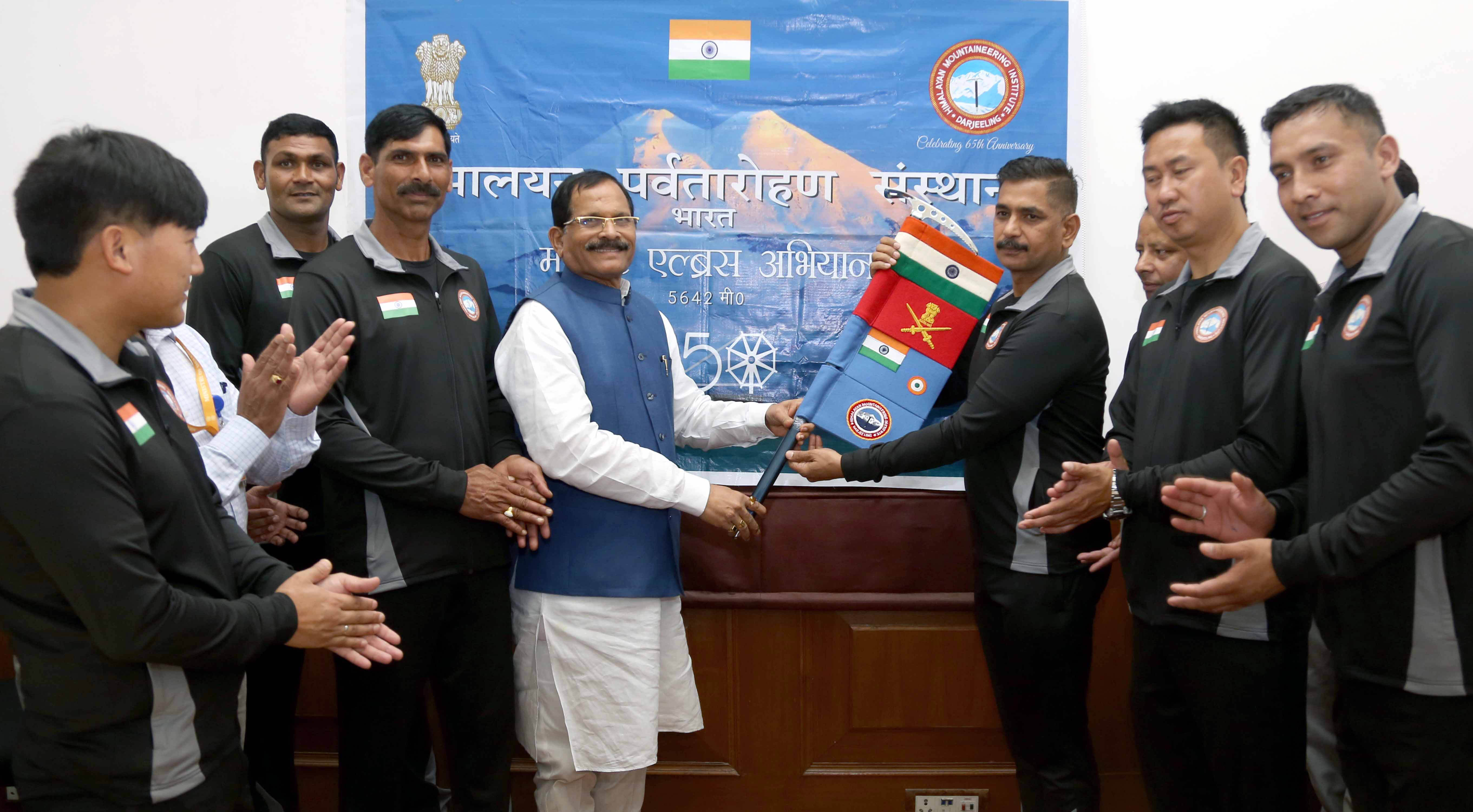 The Minister of State for AYUSH (Independent Charge) and Defence, Shripad Yesso Naik interacting with a team of Himalayan Mountaineering Institute, Darjeeling, the team will undertake expedition to Mt. Elbrus (5,642 m) in Russia, in New Delhi