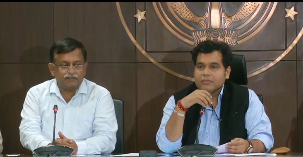 उत्तर प्रदेश ऊर्जा मंत्री श्रीकांत शर्मा और प्रमुख सचिव ऊर्जा आलोक कुमार की प्रेसवार्ता उत्तर प्रदेश ऊर्जा मंत्री श्रीकांत शर्मा और प्रमुख सचिव ऊर्जा आलोक कुमार की प्रेसवार्ता