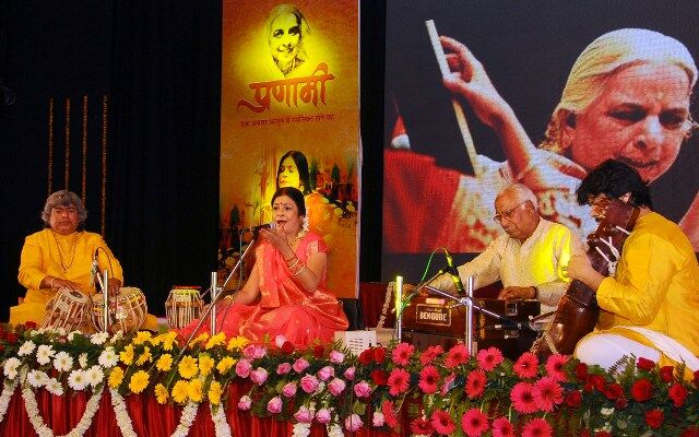 ख्याति प्राप्त लोक गायिका मालिनी अवस्थी ने अपनी गुरू स्व0 गिरिजा देवी को श्रद्धा सुमन अर्पित किया