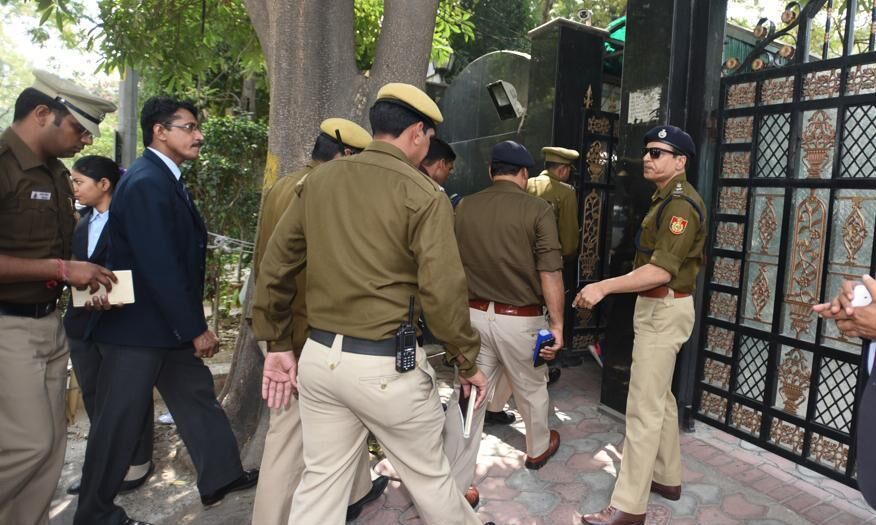 केंद्र सरकार के इशारे पर मुख्यमंत्री को बेइज्ज़त करने के लिए उनके आवास पर पहुंची थी पुलिस :आशुतोष केंद्र सरकार के इशारे पर मुख्यमंत्री को बेइज्ज़त करने के लिए उनके आवास पर पहुंची थी पुलिस :आशुतोष