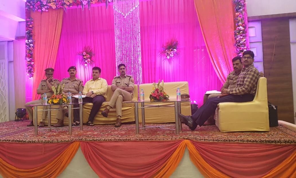 मुजफ्फरनगर में कांवड यात्रा को सकुशल सम्पन्न कराने हेतु प्रशासन की नागरिको के साथ बैठक मुजफ्फरनगर में कांवड यात्रा को सकुशल सम्पन्न कराने हेतु प्रशासन की नागरिको के साथ बैठक