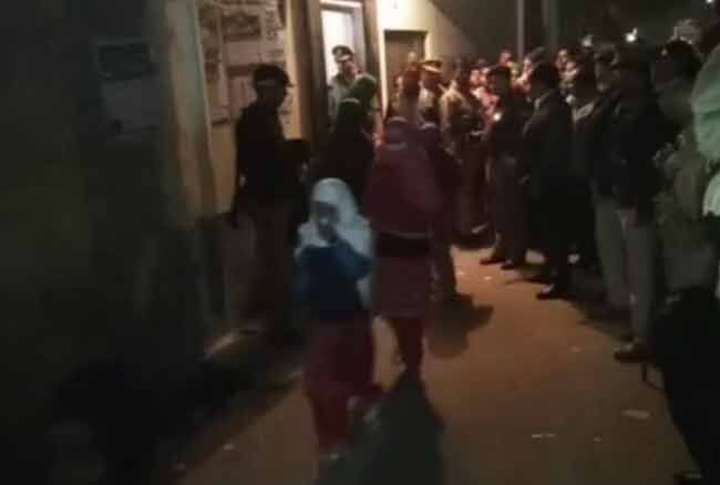 एसएसपी दीपक कुमार के नेतृत्व में छापामार  कर मदरसा संचालक को गिरफ्तार कर 51 छात्राओं को छुडाया