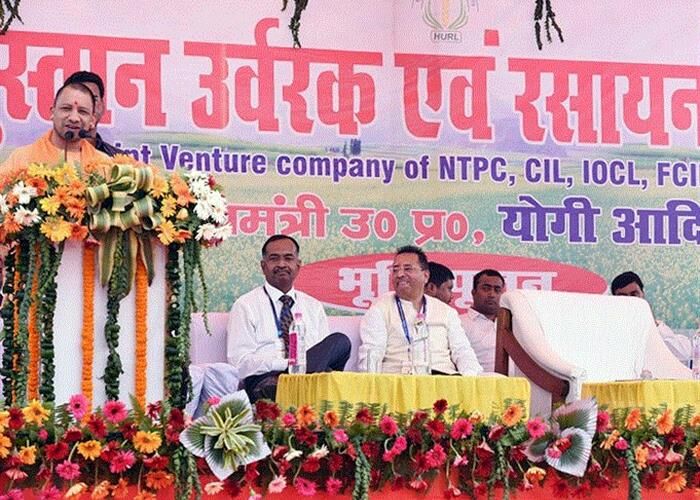 गोरखपुर में स्थापित किए जाने वाले खाद कारखाने से प्रत्यक्ष एवं अप्रत्यक्ष रूप से रोजगार मिलेगा : योगी आदित्यनाथ