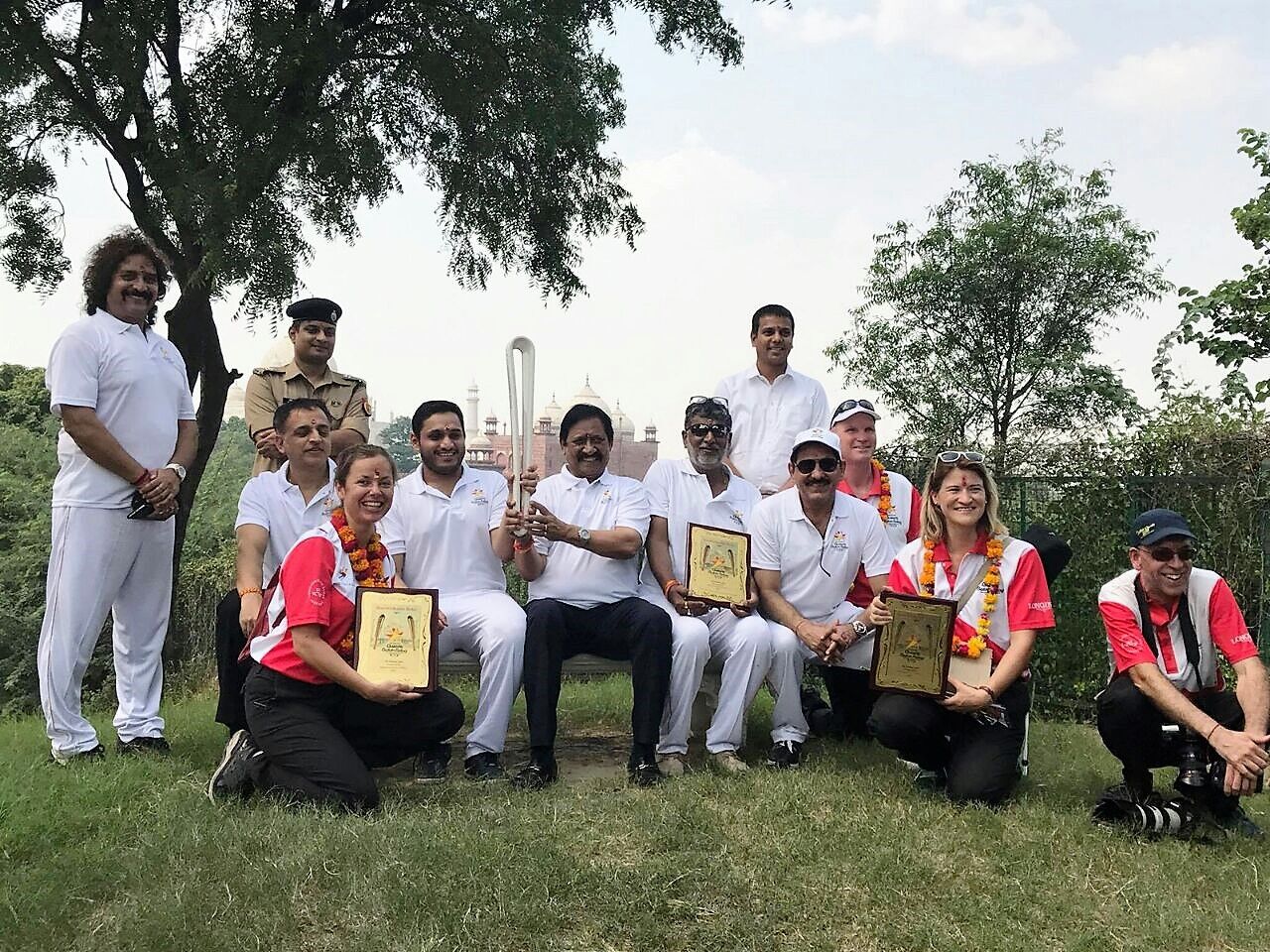 चेतन चौहान ने काॅमन वेल्थ गेम्स की क्वींस बैटन का किया स्वागत