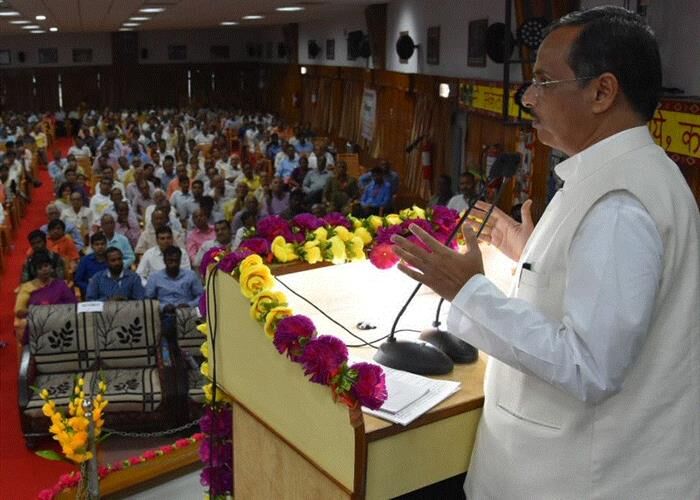 स्कूली वाहनों पर चालक एवं विद्यालय के टेलीफोन नम्बर अंकित किये जाय :डा० दिनेश शर्मा