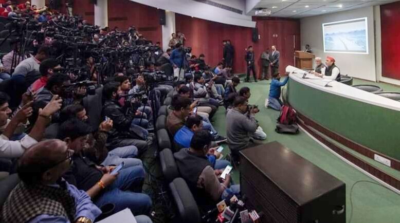 काम नहीं नाम पर ठप्पा लगाओं उनकी राजनीति का अंग है : अखिलेश यादव