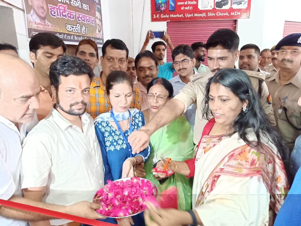 जिलाधिकारी व एसएसपी ने पैदल भ्रमण कर परखी कांवड मार्ग की व्यवस्थाएं जिलाधिकारी व एसएसपी ने पैदल भ्रमण कर परखी कांवड मार्ग की व्यवस्थाएं