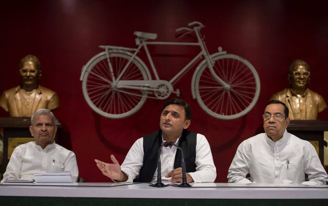 ग्रामीण क्षेत्रों में विद्युत दरों में की गयी बेतहाशा वृद्धि भाजपा सरकार की किसानों के प्रति नफरत को दर्शाता है : अखिलेश यादव