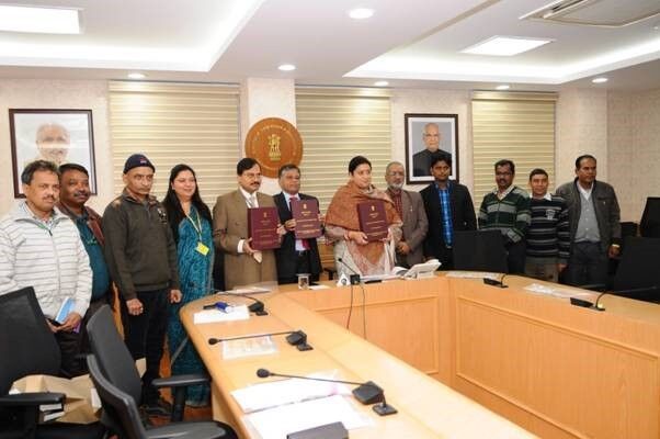 आरएनआई रिपोर्ट प्रिंट मीडिया का एक महत्वपूर्ण संकेतक : स्मृति जुबिन इरानी
