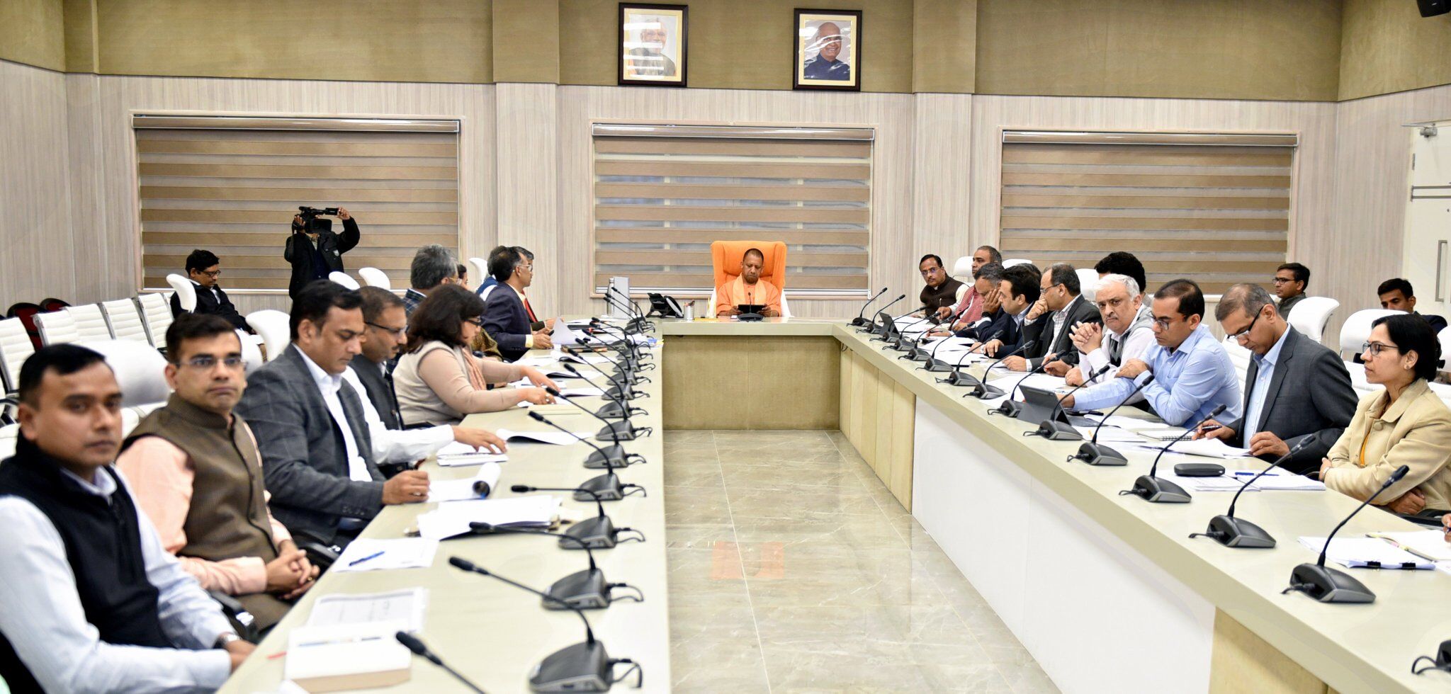 विद्यालय स्तर से ही उद्यमिता कौशल के विकास को बढ़ावा दिए जाने के पाठ्यक्रम बनाए जाएं : सीएम विद्यालय स्तर से ही उद्यमिता कौशल के विकास को बढ़ावा दिए जाने के पाठ्यक्रम बनाए जाएं : सीएम