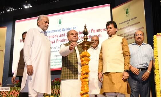 हर किसान को प्रगतिशील किसान बनना चाहिए : नरेन्द्र सिंह तोमर