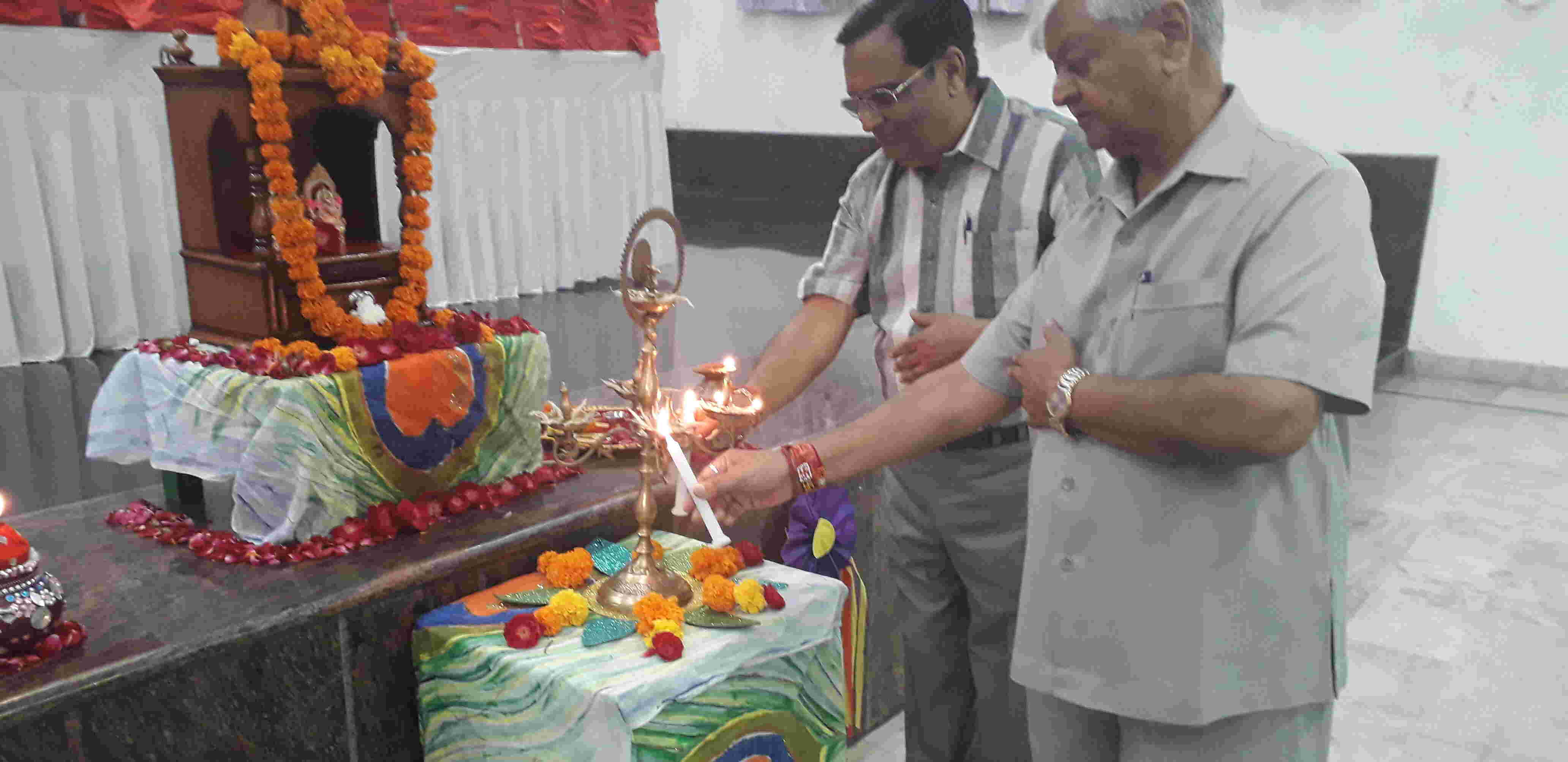 एम.जी. पब्लिक स्कूल में धूमधाम से मनाया दीपोत्सव पर्व