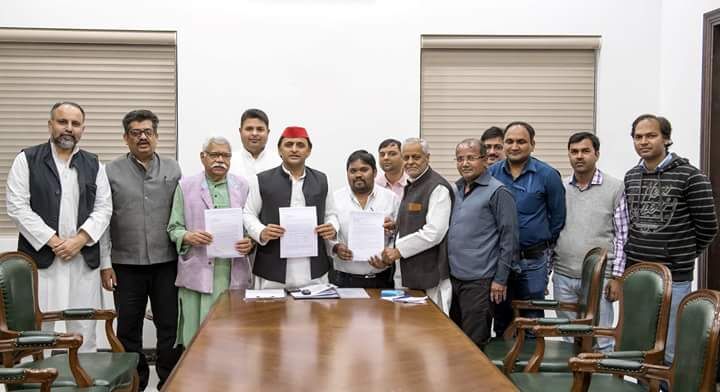 स्कूटर्स इंडिया लिमिटेड आफीसर्स वेलफेयर एसोसिएशन के प्रतिनिधिमण्डल ने अखिलेश यादव से मुलाकात की
