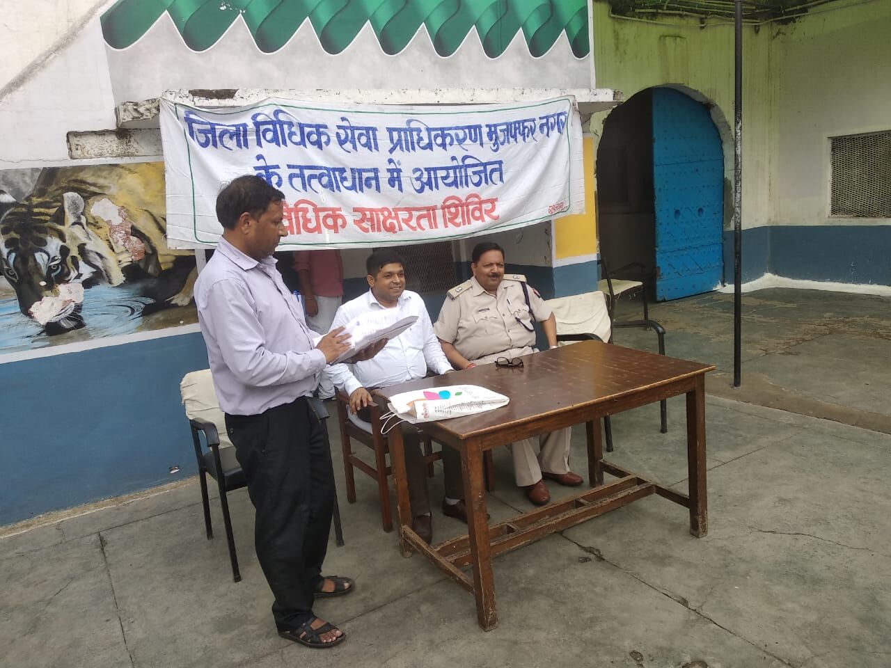 जिला कारागार में बन्दियों के अधिकार विषय पर विधिक साक्षरता शिविर का किया आयोजन जिला कारागार में बन्दियों के अधिकार विषय पर विधिक साक्षरता शिविर का किया आयोजन