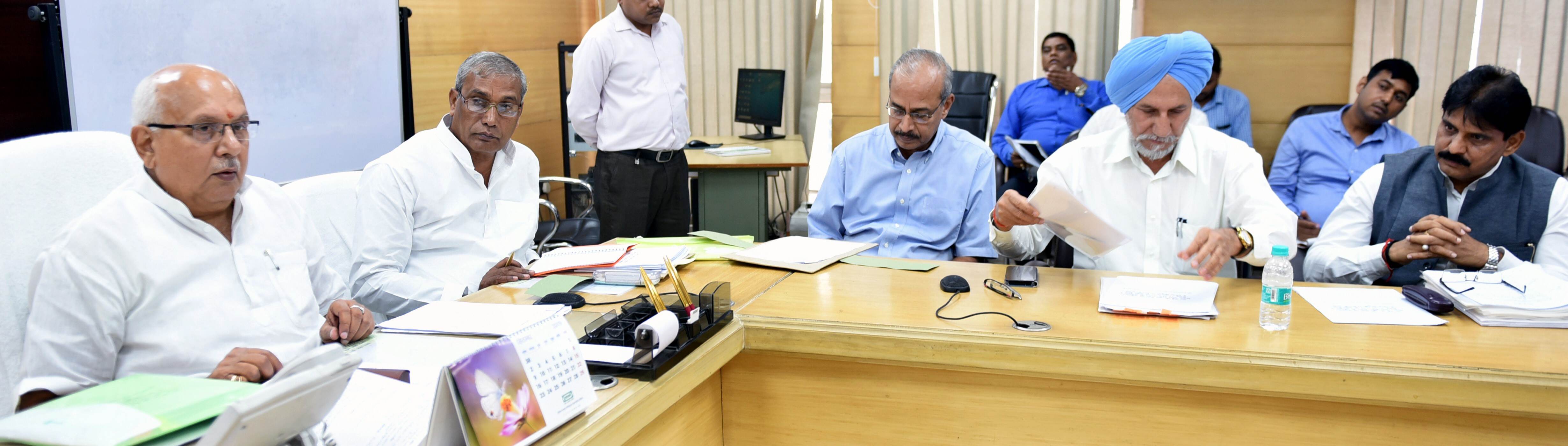 सभी विश्वविद्यालय एक-एक जनपद गोद लेकर जनपद के विकास में करें सहयोग - सूर्य प्रताप शाही
