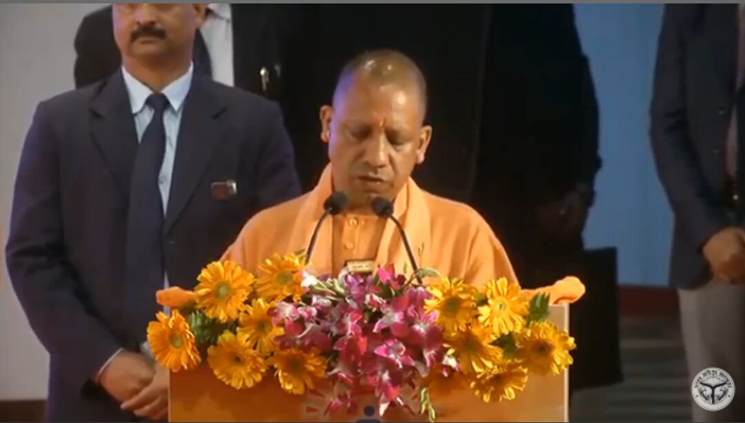 एकल अभियान द्वारा आयोजित परिर्वतन कुंभ के उद्घाटन समारोह में भाग लेते मुख्यमंत्री एकल अभियान द्वारा आयोजित परिर्वतन कुंभ के उद्घाटन समारोह में भाग लेते मुख्यमंत्री