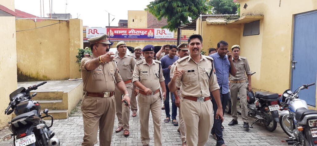 एसएसपी अभिषेक यादव ने किया मीरापुर थाने का आकस्मिक निरीक्षण