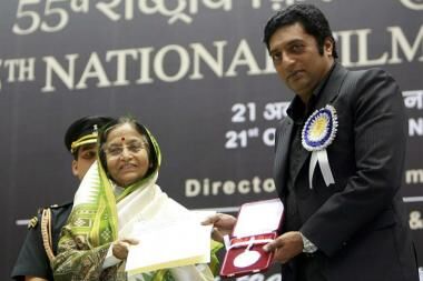 बेवकूफ नहीं हूं जो अवॉर्ड वापिस कर दूं पर पीएम की खामोशी पर गमजदा हूँ : प्रकाश राज