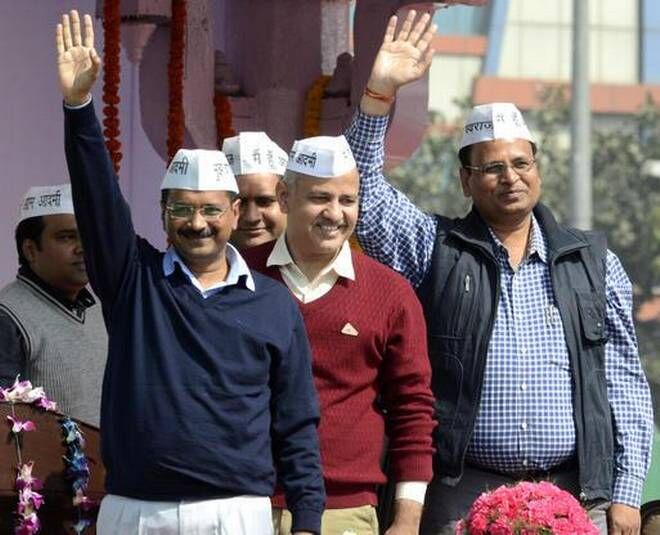 भारत के संविधान से खेलने वाले आम आदमी पार्टी के विधायक भारत के संविधान से खेलने वाले आम आदमी पार्टी के विधायक