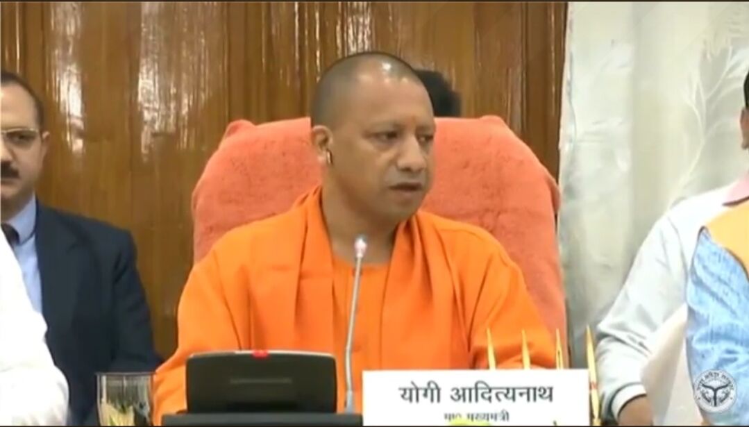 मुख्यमंत्री बजट वित्तीय वर्ष 2020-2021 पेश होने के बाद प्रेस वार्ता करते हुए मुख्यमंत्री बजट वित्तीय वर्ष 2020-2021 पेश होने के बाद प्रेस वार्ता करते हुए