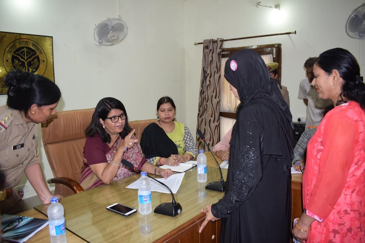 पीडित महिलाएं अपनी समस्या महिला आयोग के समक्ष रखे : डॉ प्रिंयवदा तोमर पीडित महिलाएं अपनी समस्या महिला आयोग के समक्ष रखे : डॉ प्रिंयवदा तोमर