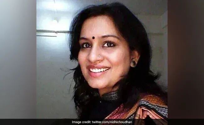 महिला आईएएस अधिकारी के गांधी विरोधी ट्वीट पर बवाल, निलम्बन की मांग