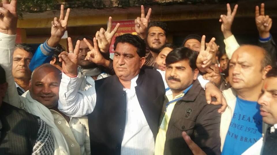 चरथावल नगर पंचायत में फिर जीते सतेंद्र त्यागी चरथावल नगर पंचायत में फिर जीते सतेंद्र त्यागी